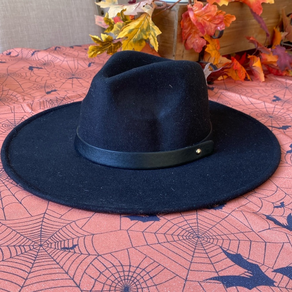 Windsor black felt hat